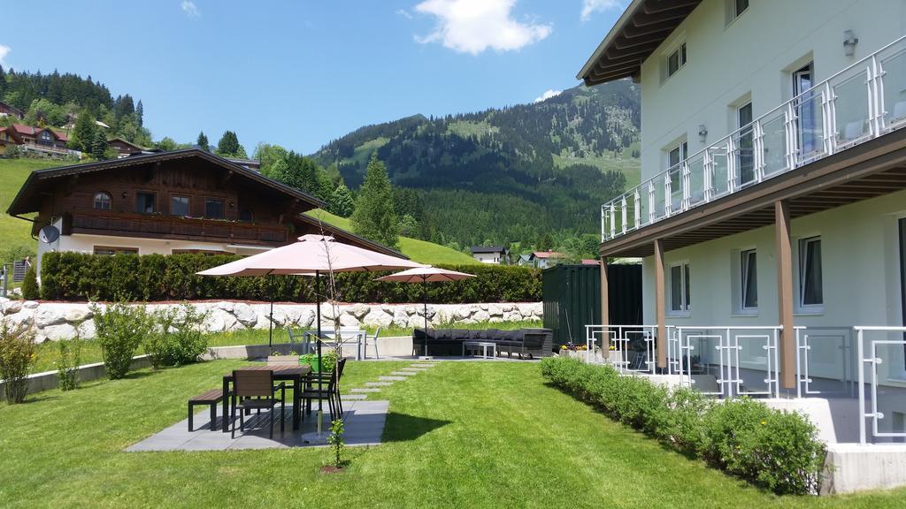 Apartment Haus Van Der Leij Russbach am Pass Gschütt Exterior foto